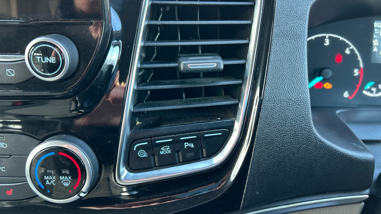 Ford Tourneo Custom Transit Custom Tourneo L2 Diesel Fwd 2.0 EcoBlue 150ps Low Roof 8 Seater Titanium